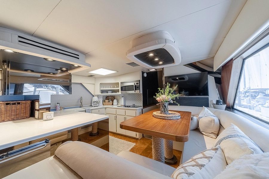1990 Hatteras 65 Enclosed Bridge