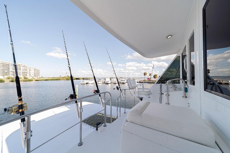 1990 Hatteras 65 Enclosed Bridge