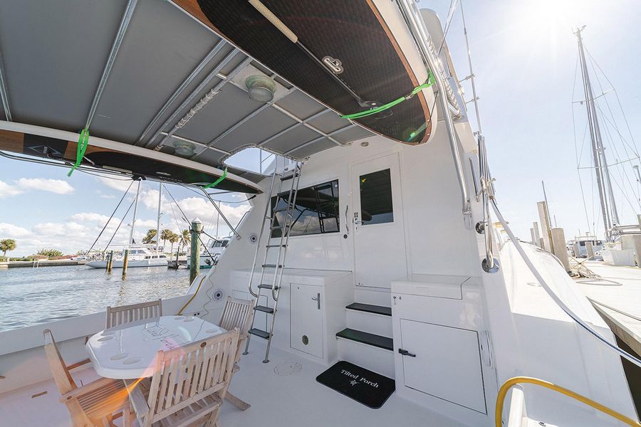 1990 Hatteras 65 Enclosed Bridge
