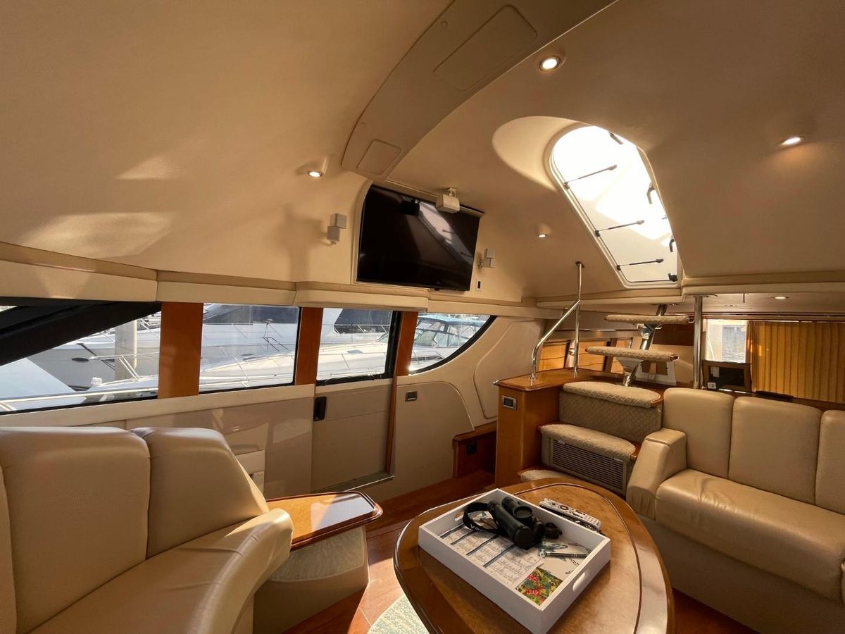 2006 Carver 56 
