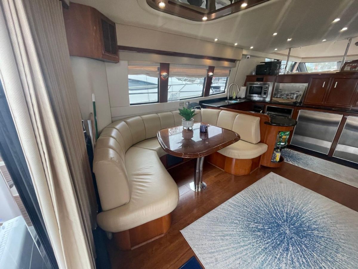2006 Carver 56 