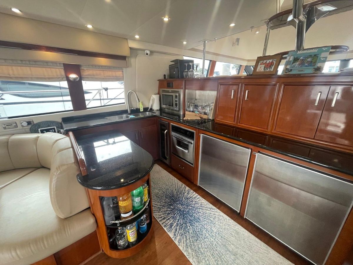 2006 Carver 56 