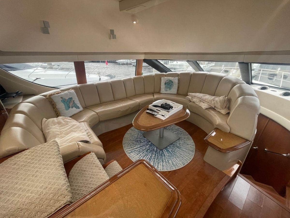 2006 Carver 56 