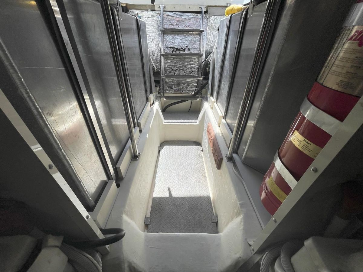 2006 Carver 56 