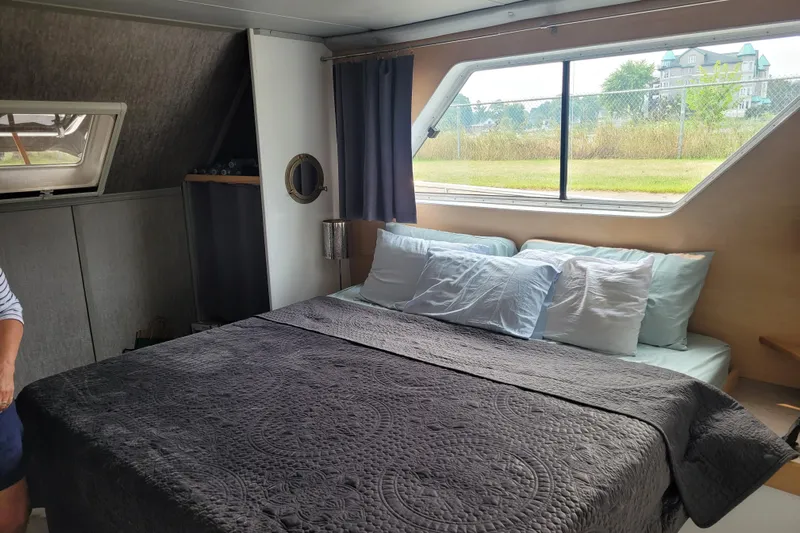 Merjo 6 Yacht Photos Pics Cozy bedroom in ARTISANAL Ml-50, 2014 model, featuring large window and elegant bedding.