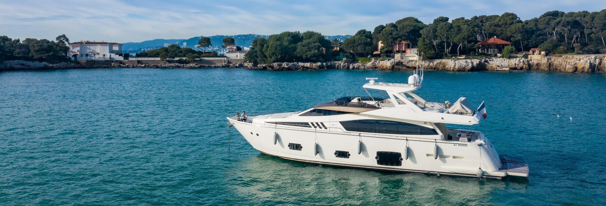 2011 Ferretti Yachts 800