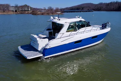 Cruisers Yachts 48 Cantius