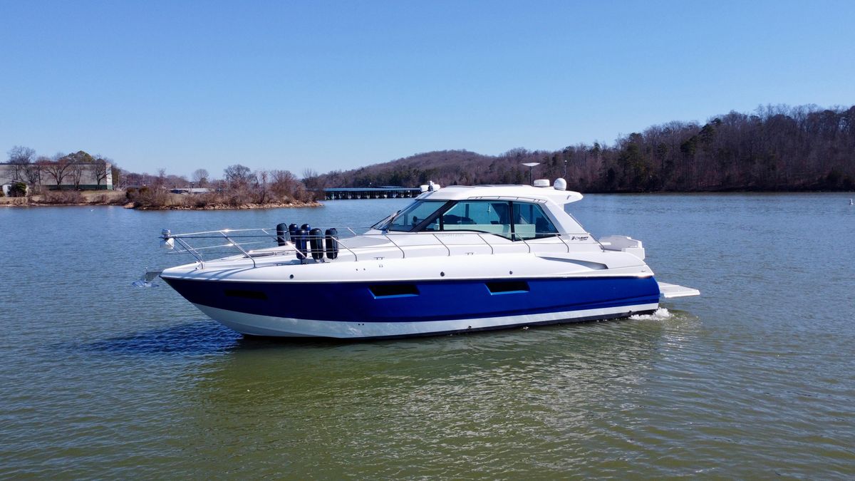2012 Cruisers Yachts 48 