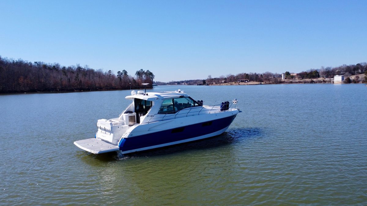 2012 Cruisers Yachts 48 