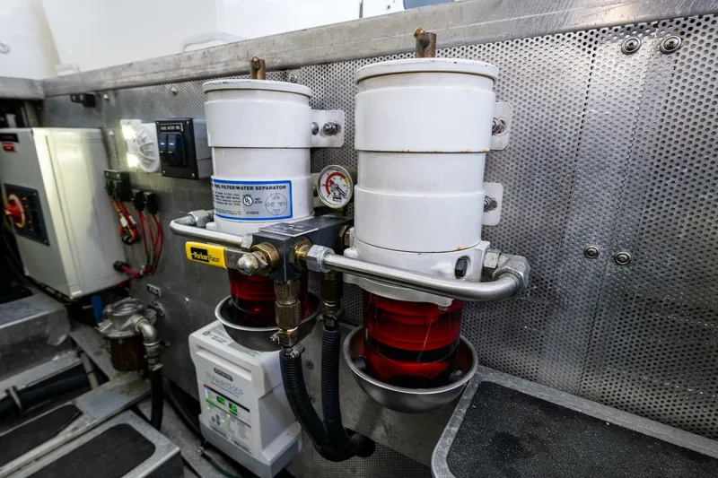 Running Easy Yacht Photos Pics 