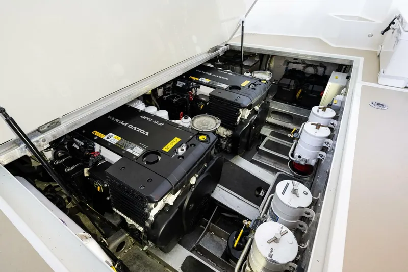 Running Easy Yacht Photos Pics 