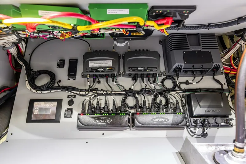 Running Easy Yacht Photos Pics 