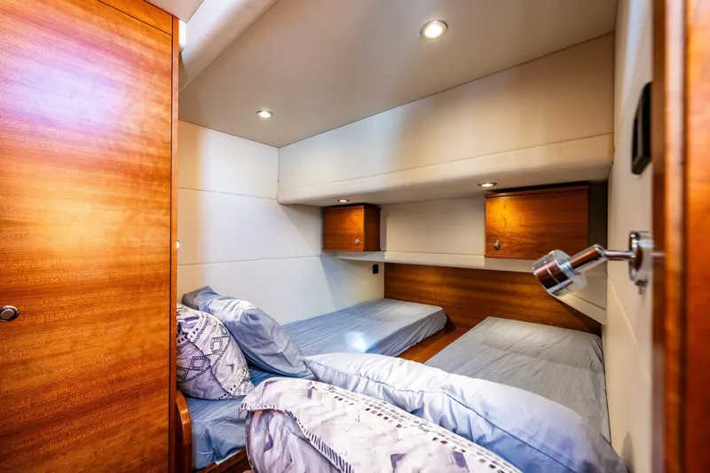 Running Easy Yacht Photos Pics 