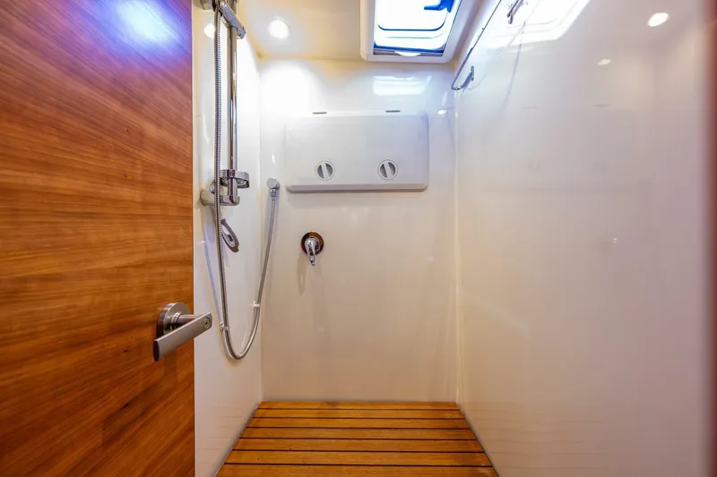 Running Easy Yacht Photos Pics 