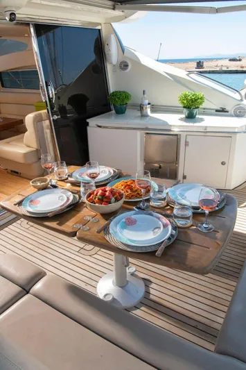 Yoda Yacht Photos Pics Elegant dining setup on 2008 Sunseeker Predator 62 yacht deck.