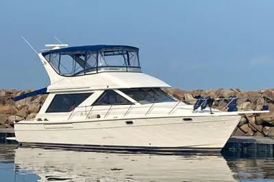 Bayliner 3988 Command Bridge