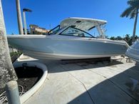 2023 Boston Whaler 320 Vantage