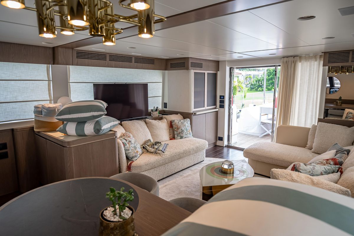 2022 Azimut 66 