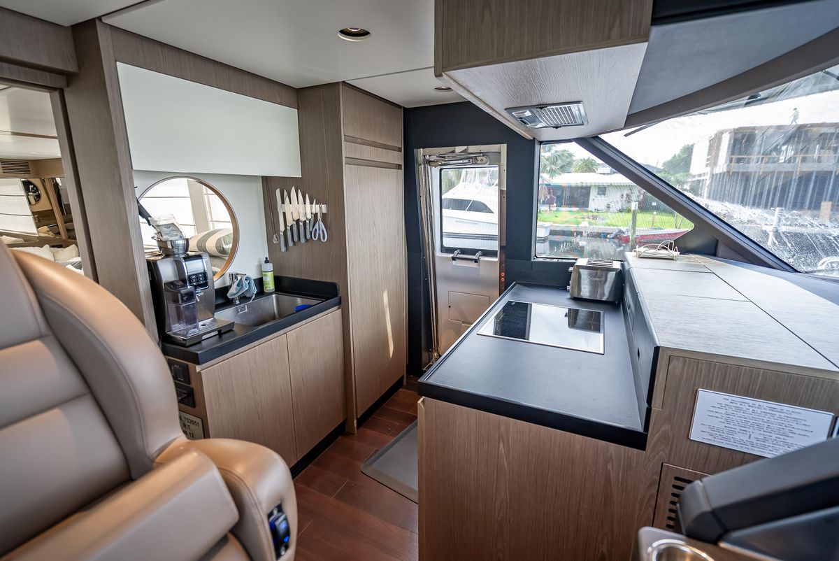 2022 Azimut 66 