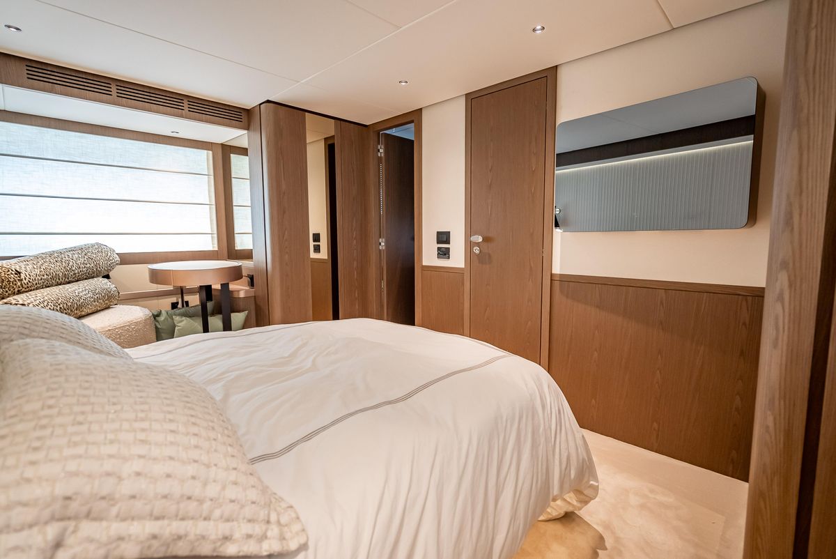 2022 Azimut 66 