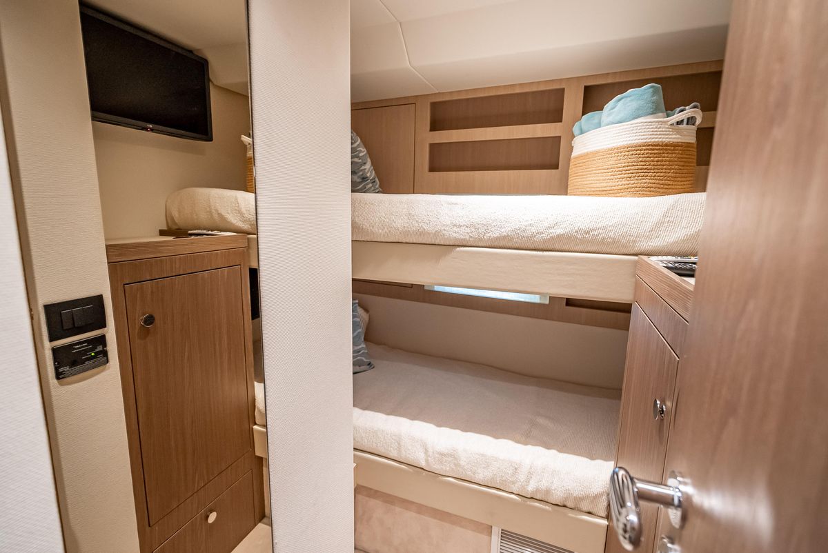 2022 Azimut 66 