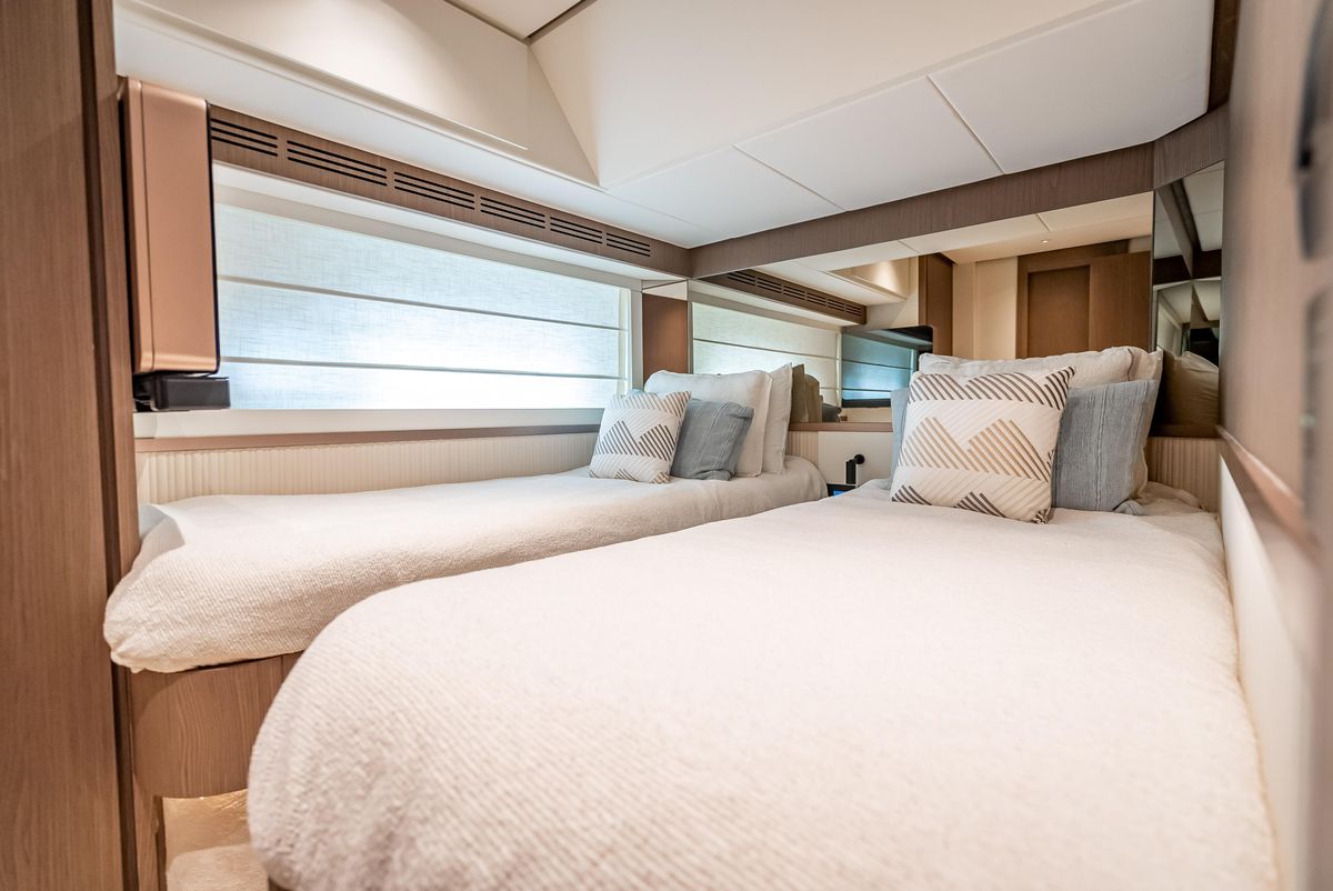 2022 Azimut 66 