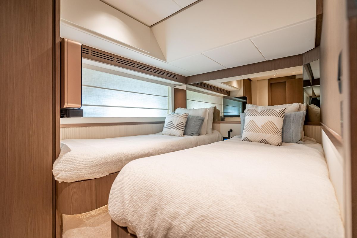 2022 Azimut 66 