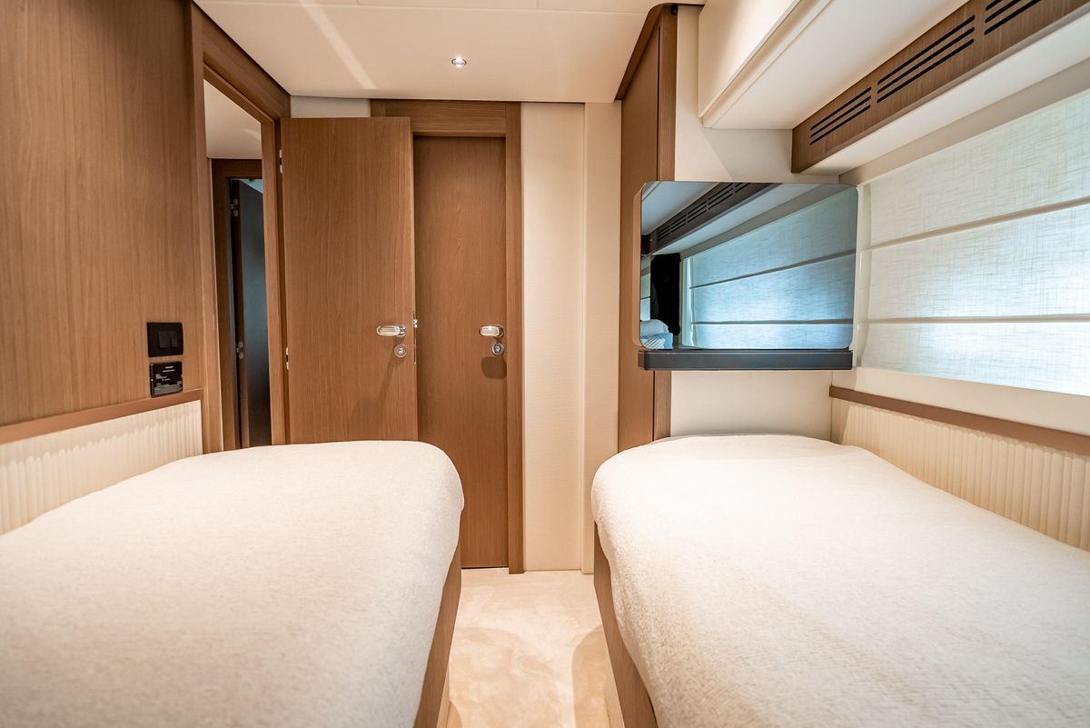2022 Azimut 66 