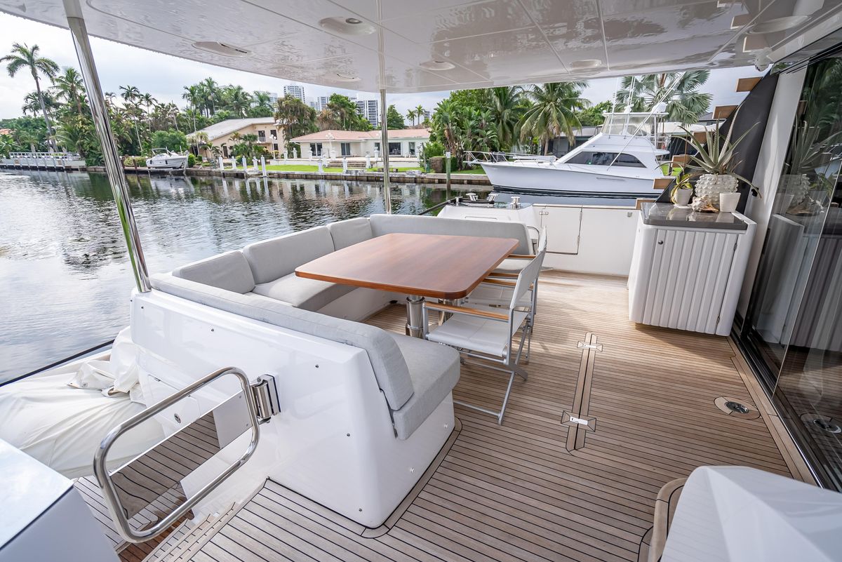 2022 Azimut 66 