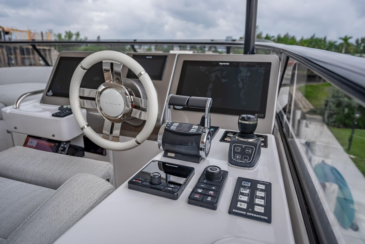 2022 Azimut 66 