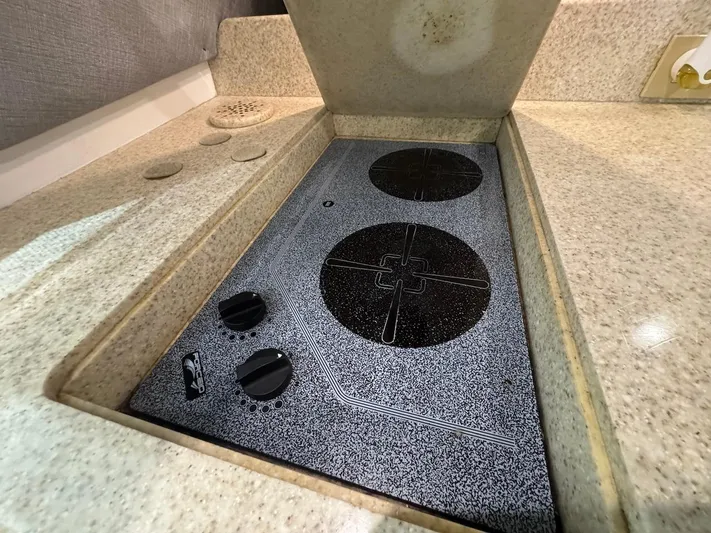 Nana Yacht Photos Pics Stovetop in 2000 Ocean Yachts 48 Convertible kitchen, featuring two burners and granite countertop.