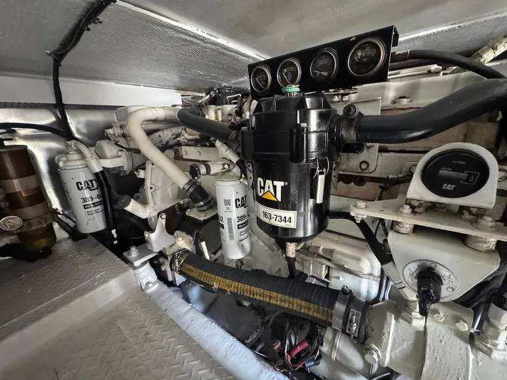Nana Yacht Photos Pics Engine room of 2000 Ocean Yachts 48 Convertible with CAT components and gauges.