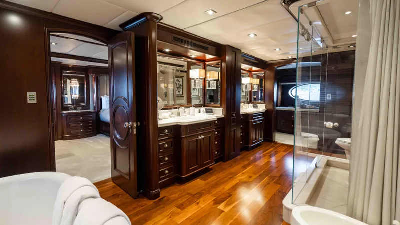 Mirabella Yacht Photos Pics 