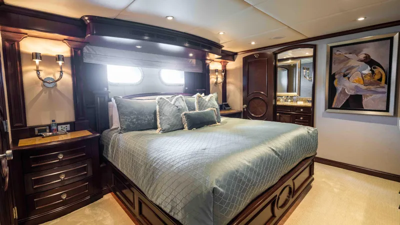 Mirabella Yacht Photos Pics 