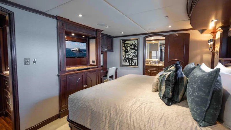 Mirabella Yacht Photos Pics 