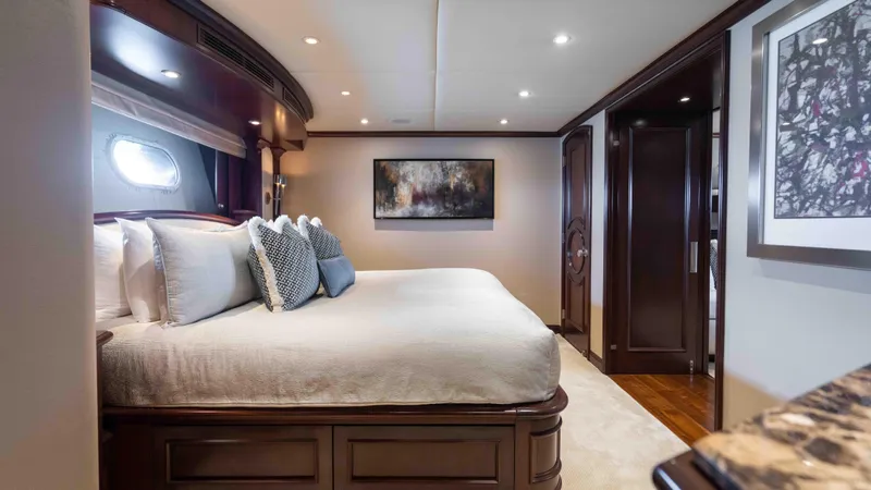 Mirabella Yacht Photos Pics 