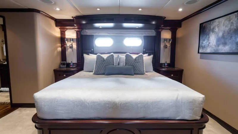 Mirabella Yacht Photos Pics 