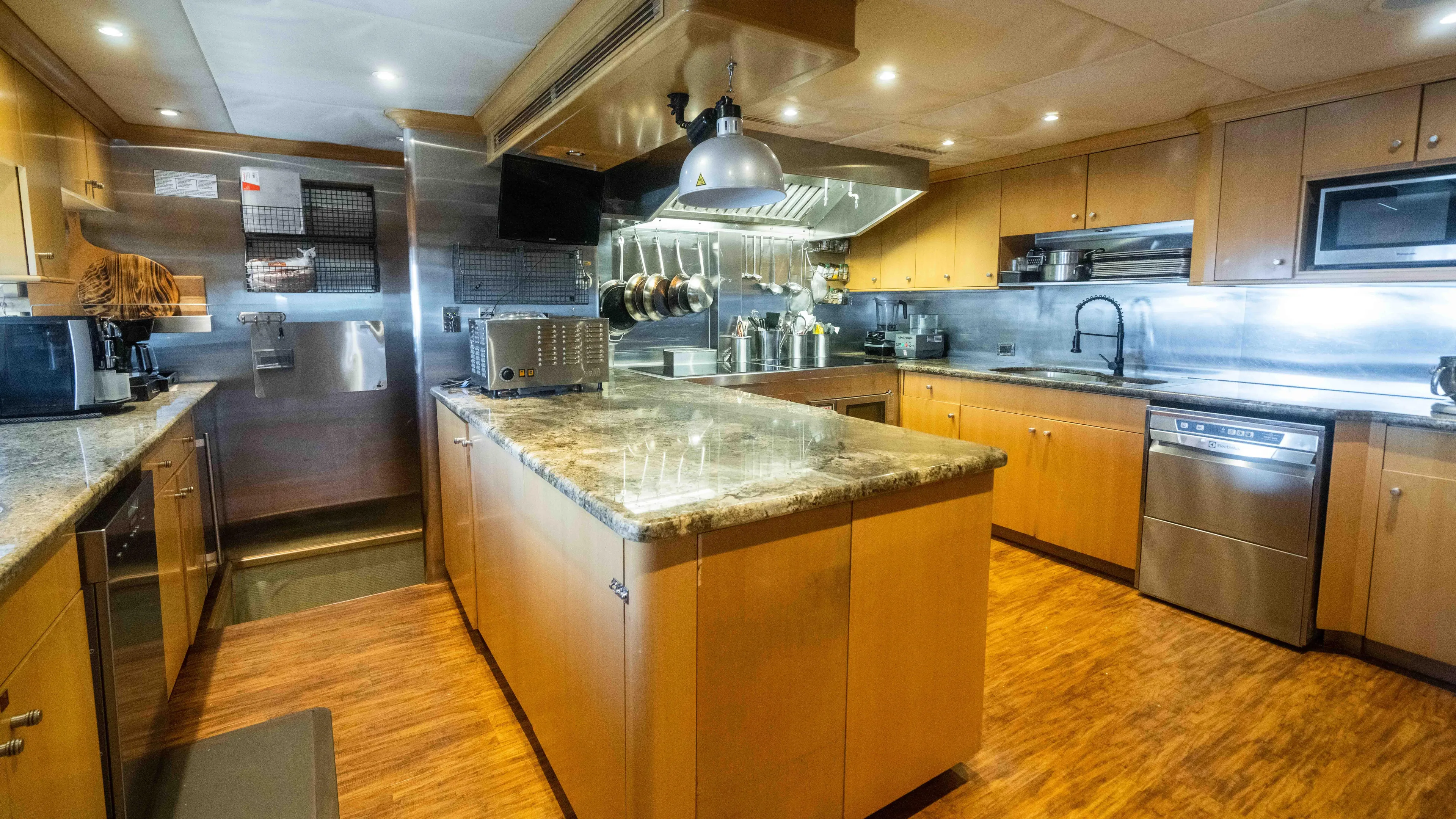 Mirabella Yacht Photos Pics 