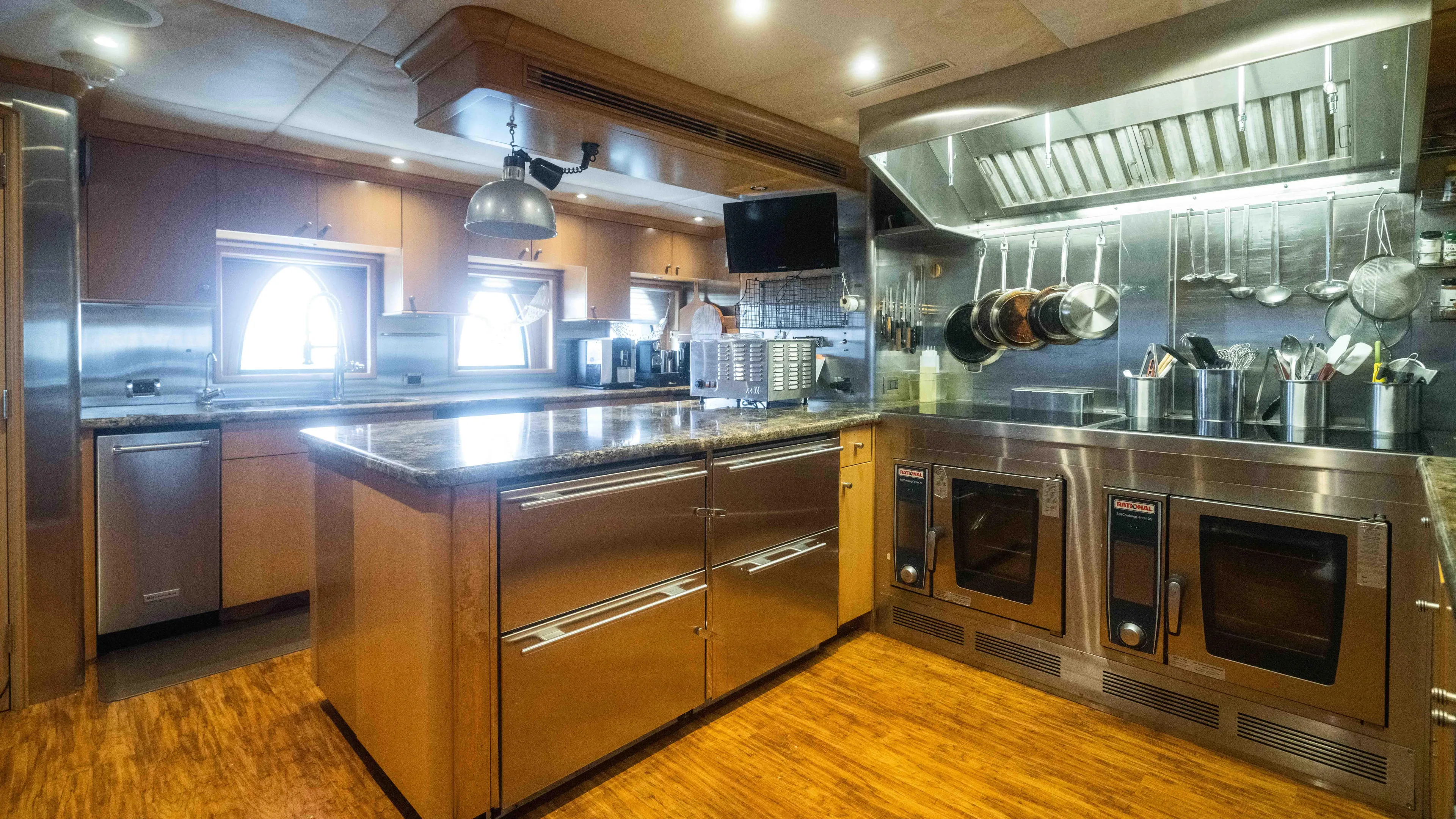 Mirabella Yacht Photos Pics 