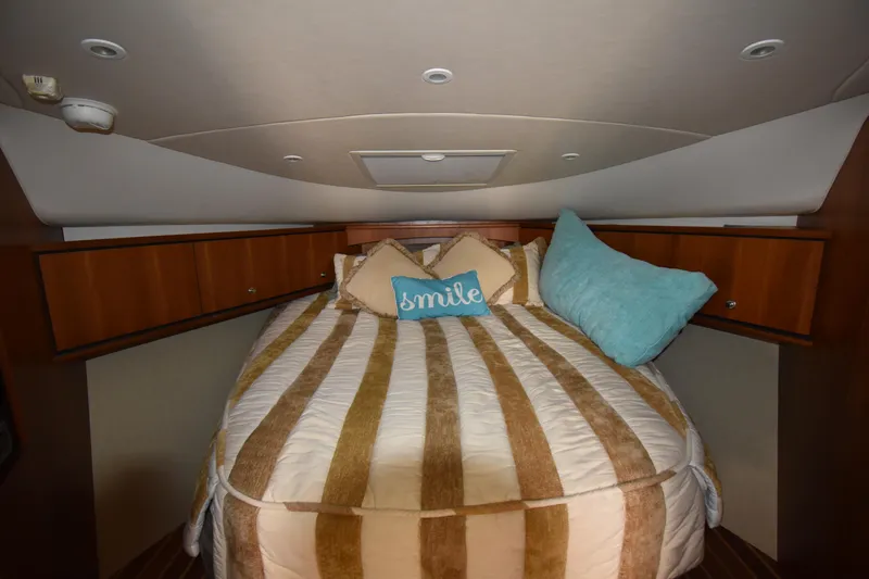  Yacht Photos Pics 2008 Tiara Yachts 39 Sovran cabin with cozy bed and decorative pillows.