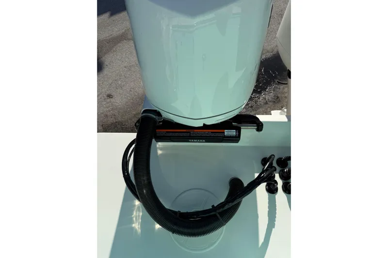 28-563 Brokerage Higgins Yacht Photos Pics 2021 Regulator 28 boat engine with Yamaha components and wiring.