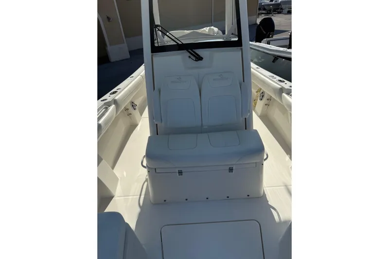 28-563 Brokerage Higgins Yacht Photos Pics 2021 Regulator 28 boat interior with white seating and console.