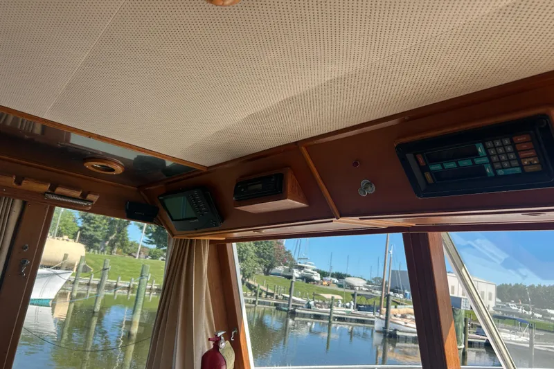 Metagene Yacht Photos Pics Interior view of 1988 Grand Banks 42 Classic yacht with navigation equipment.