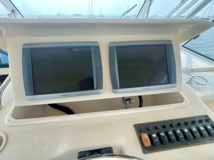  Yacht Photos Pics 2009 Grady-White 330 Explorer dashboard with dual Garmin displays and control panel.