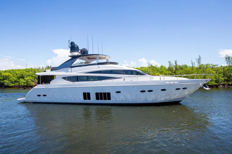 Entourage Yacht Photos Pics 