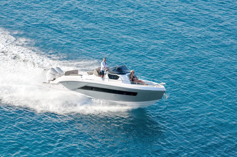  Yacht Photos Pics 2025 Ranieri NEXT 285 XL cruising on clear blue water.