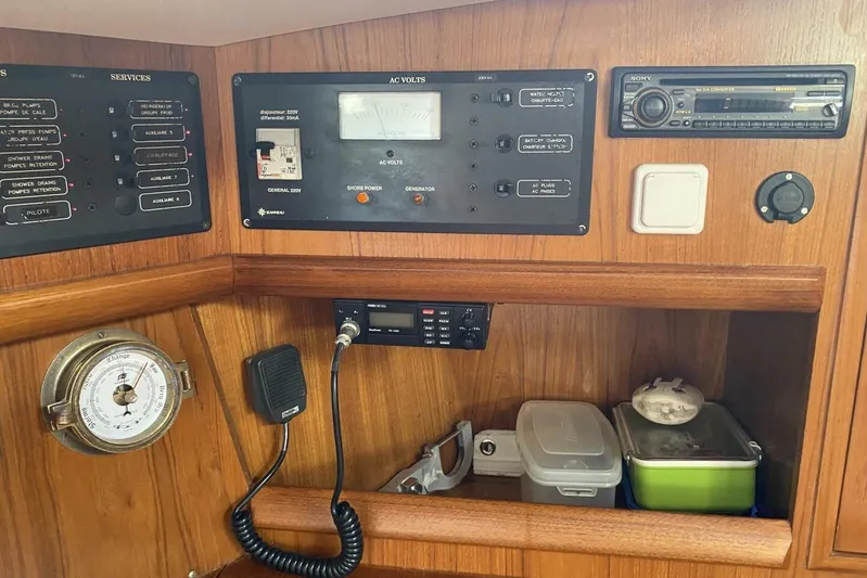 Free Spirits Yacht Photos Pics Control panel of a 2000 Jeanneau Sun Odyssey 45.2 sailboat, featuring navigation and communication equipment.