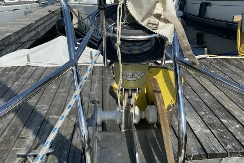 Free Spirits Yacht Photos Pics Jeanneau Sun Odyssey 45.2 sailboat deck with winch and ropes, year 2000.