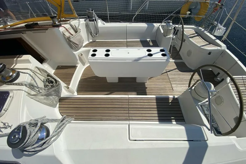 Free Spirits Yacht Photos Pics Cockpit of 2000 Jeanneau Sun Odyssey 45.2 sailboat with dual steering wheels.