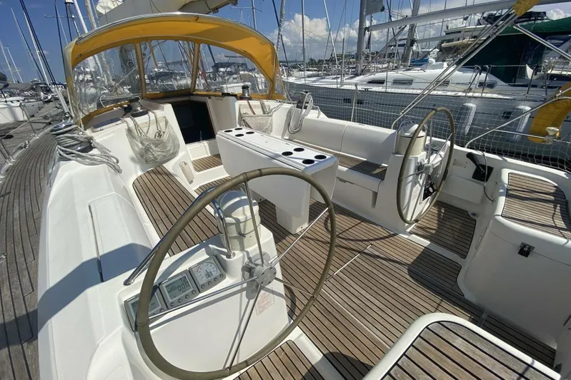 Free Spirits Yacht Photos Pics Cockpit of 2000 Jeanneau Sun Odyssey 45.2 sailboat with dual steering wheels.